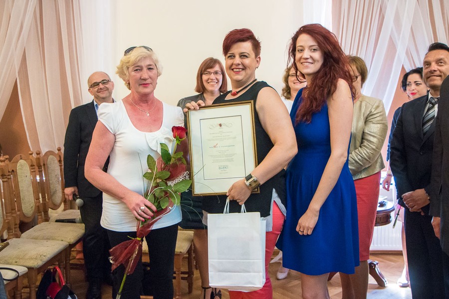 08.06.2016 Uroczyste wręczenie nagród laureatom IX edycji konkursu o nagrodę marszałka „Rodzynki z pozarządówki” w Ośrodku Chopinowskim w Szafarni. W konkursie wyróżniamy najlepsze inicjatywy społeczne realizowane przez kujawsko-pomorskie organizacje pozarządowe. W tym roku zarząd województwa nagrodził 12 pozarządówek. Fot. Szymon Zdziebło/tarantoga.pl