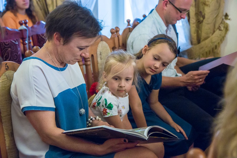 08.06.2016 Uroczyste wręczenie nagród laureatom IX edycji konkursu o nagrodę marszałka „Rodzynki z pozarządówki” w Ośrodku Chopinowskim w Szafarni. W konkursie wyróżniamy najlepsze inicjatywy społeczne realizowane przez kujawsko-pomorskie organizacje pozarządowe. W tym roku zarząd województwa nagrodził 12 pozarządówek. Fot. Szymon Zdziebło/tarantoga.pl