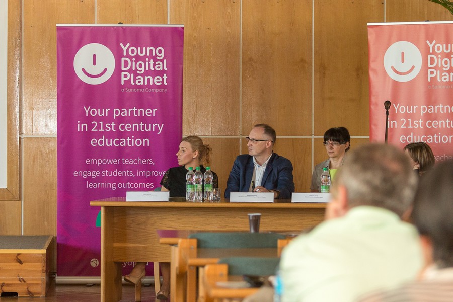 08.06.2016 Konferencja na temat Kujawsko-Pomorskiej Platformy Edukacyjnej Edupolis.pl, czyli internetowego portalu do nauki i pracy dla uczniów i nauczycieli z regionu. Edupolis.pl zawiera interaktywne materiały do nauczania przedmiotów w szkołach podstawowych: lekcje uczniowskie i nauczycielskie, ilustracje, pokazy slajdów, animacje, symulacje, gry dydaktyczne, ćwiczenia interaktywne, mapy i karty pracy. Platforma jest również miejscem tworzenia i przechowywania treści edukacyjnych oraz służy budowie społeczności nauczycieli oraz uczniów udostępniających i wymieniających między sobą tworzone materiały. Fot. Szymon Zdziebło/tarantoga.pl