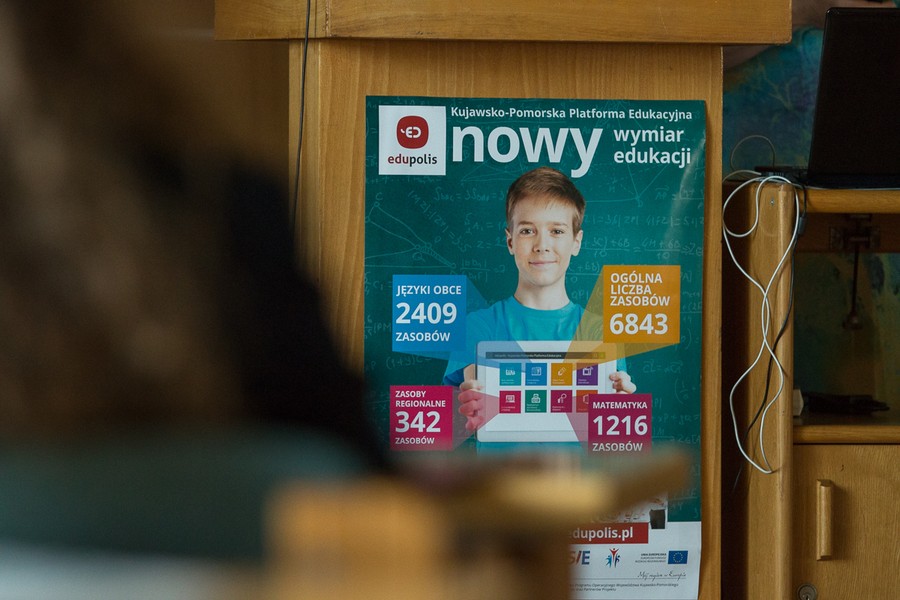 08.06.2016 Konferencja na temat Kujawsko-Pomorskiej Platformy Edukacyjnej Edupolis.pl, czyli internetowego portalu do nauki i pracy dla uczniów i nauczycieli z regionu. Edupolis.pl zawiera interaktywne materiały do nauczania przedmiotów w szkołach podstawowych: lekcje uczniowskie i nauczycielskie, ilustracje, pokazy slajdów, animacje, symulacje, gry dydaktyczne, ćwiczenia interaktywne, mapy i karty pracy. Platforma jest również miejscem tworzenia i przechowywania treści edukacyjnych oraz służy budowie społeczności nauczycieli oraz uczniów udostępniających i wymieniających między sobą tworzone materiały. Fot. Szymon Zdziebło/tarantoga.pl