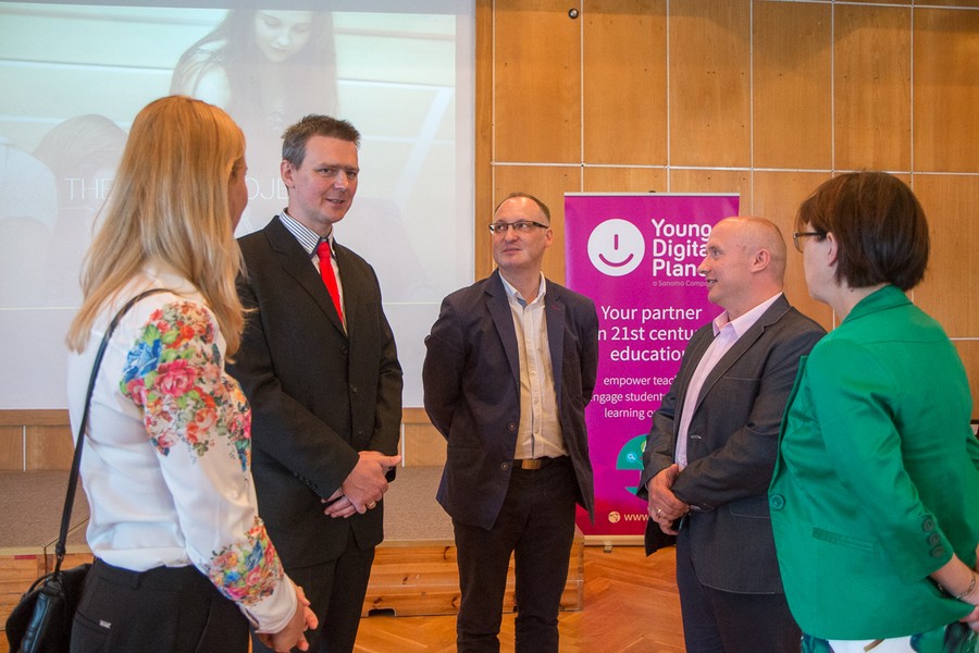 08.06.2016 Konferencja na temat Kujawsko-Pomorskiej Platformy Edukacyjnej Edupolis.pl, czyli internetowego portalu do nauki i pracy dla uczniów i nauczycieli z regionu. Edupolis.pl zawiera interaktywne materiały do nauczania przedmiotów w szkołach podstawowych: lekcje uczniowskie i nauczycielskie, ilustracje, pokazy slajdów, animacje, symulacje, gry dydaktyczne, ćwiczenia interaktywne, mapy i karty pracy. Platforma jest również miejscem tworzenia i przechowywania treści edukacyjnych oraz służy budowie społeczności nauczycieli oraz uczniów udostępniających i wymieniających między sobą tworzone materiały. Fot. Szymon Zdziebło/tarantoga.pl