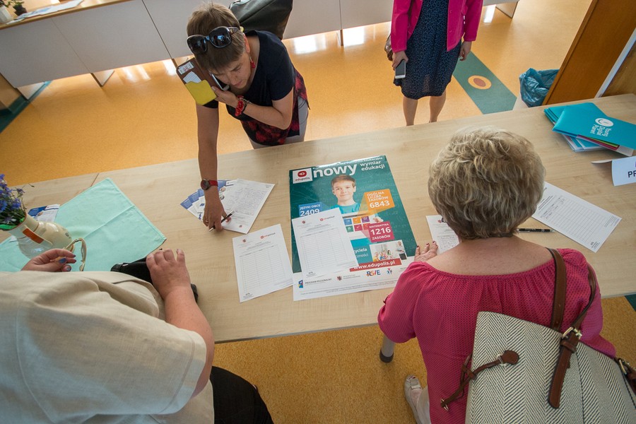08.06.2016 Konferencja na temat Kujawsko-Pomorskiej Platformy Edukacyjnej Edupolis.pl, czyli internetowego portalu do nauki i pracy dla uczniów i nauczycieli z regionu. Edupolis.pl zawiera interaktywne materiały do nauczania przedmiotów w szkołach podstawowych: lekcje uczniowskie i nauczycielskie, ilustracje, pokazy slajdów, animacje, symulacje, gry dydaktyczne, ćwiczenia interaktywne, mapy i karty pracy. Platforma jest również miejscem tworzenia i przechowywania treści edukacyjnych oraz służy budowie społeczności nauczycieli oraz uczniów udostępniających i wymieniających między sobą tworzone materiały. Fot. Szymon Zdziebło/tarantoga.pl