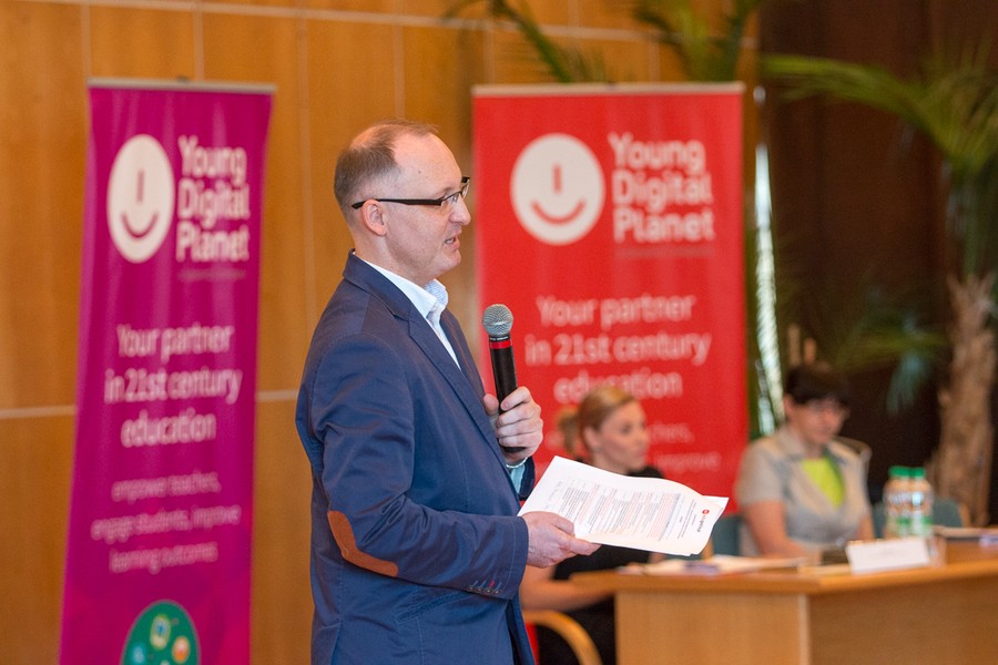 08.06.2016 Konferencja na temat Kujawsko-Pomorskiej Platformy Edukacyjnej Edupolis.pl, czyli internetowego portalu do nauki i pracy dla uczniów i nauczycieli z regionu. Edupolis.pl zawiera interaktywne materiały do nauczania przedmiotów w szkołach podstawowych: lekcje uczniowskie i nauczycielskie, ilustracje, pokazy slajdów, animacje, symulacje, gry dydaktyczne, ćwiczenia interaktywne, mapy i karty pracy. Platforma jest również miejscem tworzenia i przechowywania treści edukacyjnych oraz służy budowie społeczności nauczycieli oraz uczniów udostępniających i wymieniających między sobą tworzone materiały. Fot. Szymon Zdziebło/tarantoga.pl