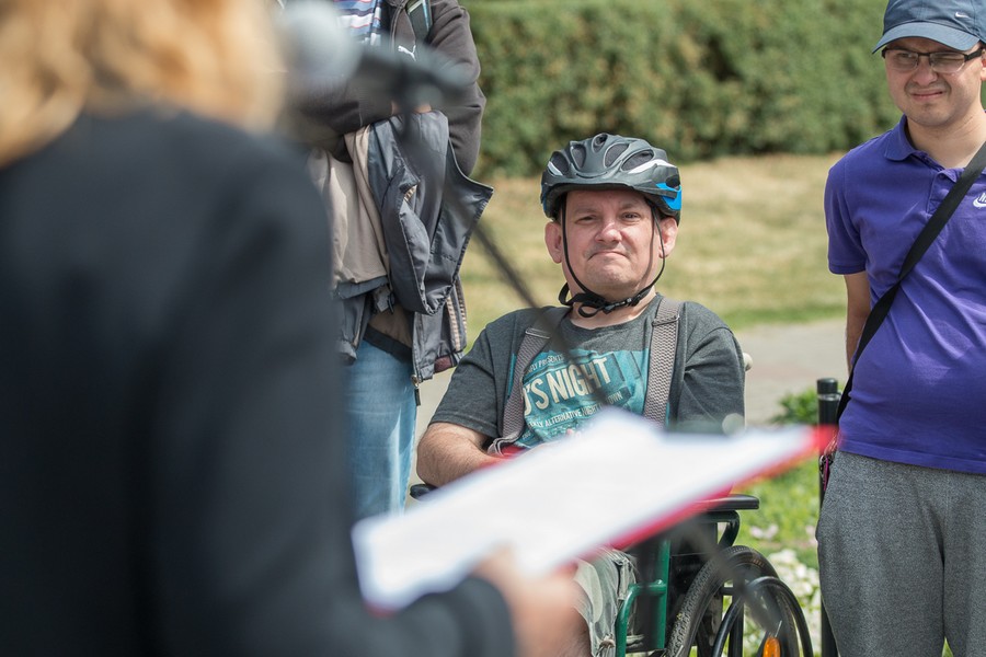 Uroczyste otwarcie wystawy Rodzicielstwo bez barier w Toruniu, fot. Szymon Zdziebło/ Tarantoga.pl