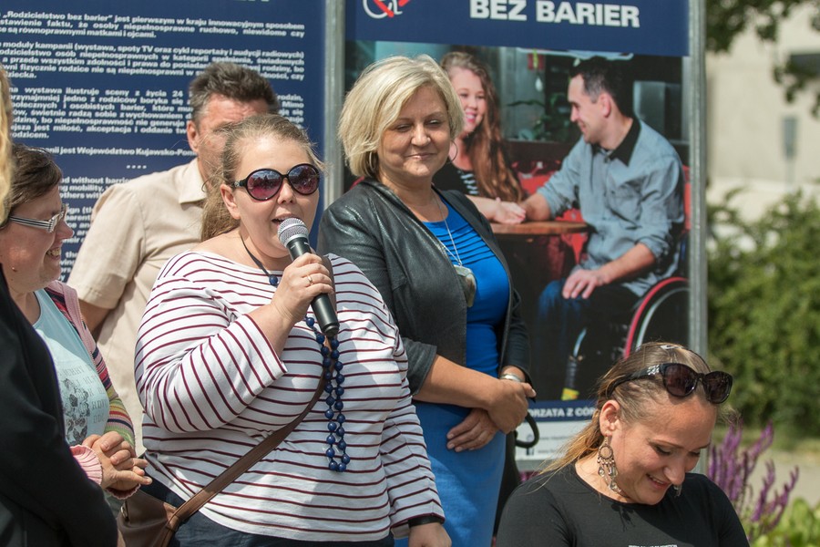 Uroczyste otwarcie wystawy Rodzicielstwo bez barier w Toruniu, fot. Szymon Zdziebło/ Tarantoga.pl