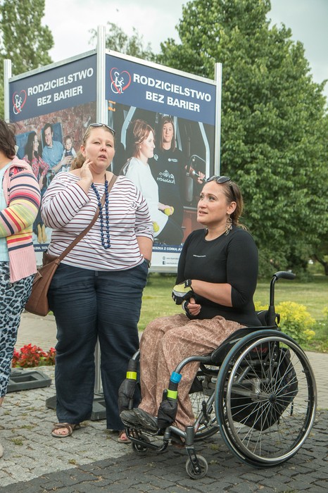 Uroczyste otwarcie wystawy Rodzicielstwo bez barier w Toruniu, fot. Szymon Zdziebło/ Tarantoga.pl