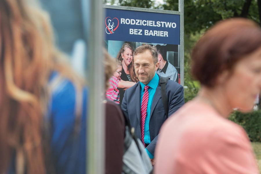 Uroczyste otwarcie wystawy Rodzicielstwo bez barier w Toruniu, fot. Szymon Zdziebło/ Tarantoga.pl