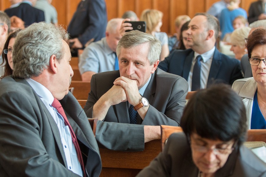 Uroczystość wręczenia umów na dofinansowanie inwestycji (15 czerwca), fot. Szymon Zdziebło/Tarantoga.pl