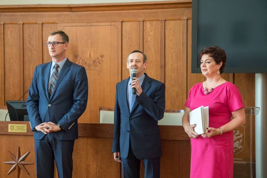 Uroczystość wręczenia umów na dofinansowanie inwestycji (15 czerwca), fot. Szymon Zdziebło/Tarantoga.pl