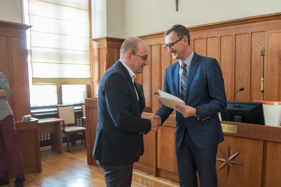 Uroczystość wręczenia umów na dofinansowanie inwestycji (15 czerwca), fot. Szymon Zdziebło/Tarantoga.pl