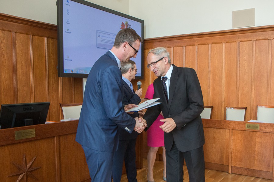 Uroczystość wręczenia umów na dofinansowanie inwestycji (15 czerwca), fot. Szymon Zdziebło/Tarantoga.pl