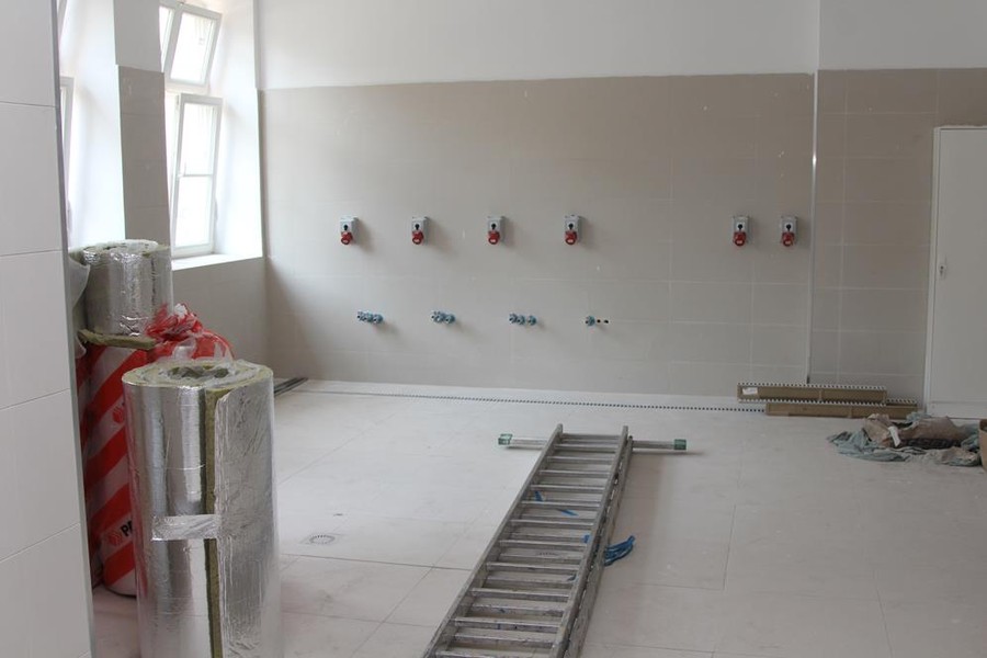 Prace wykończeniowe w przyszłym Zakładzie Aktywności Zawodowej we Włocławku