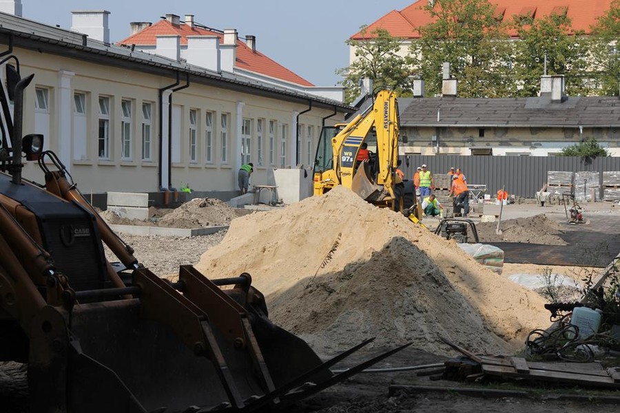 Prace wykończeniowe w przyszłym Zakładzie Aktywności Zawodowej we Włocławku