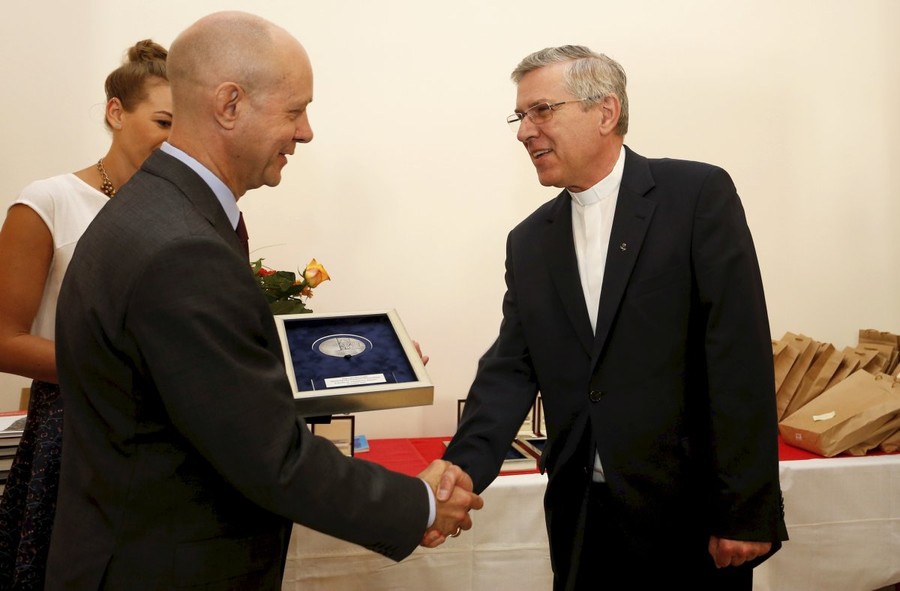 10.09.2016r., Wręczenie Medali Hereditas Saeculorum w Sanktuarium Matki Bożej Królowej Miłości i Pokoju Pani Kujaw w Markowicach w ramach uroczystych obchodów Europejskich Dni Dziedzictwa, fot. Mikołaj Kuras