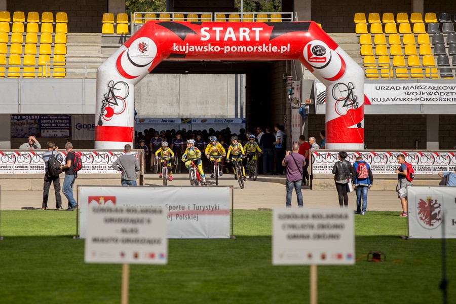 Prezentacja szkółek kolarskich na toruńskiej Motoarenie, fot. Szymon Zdziebło/Tarantoga.pl