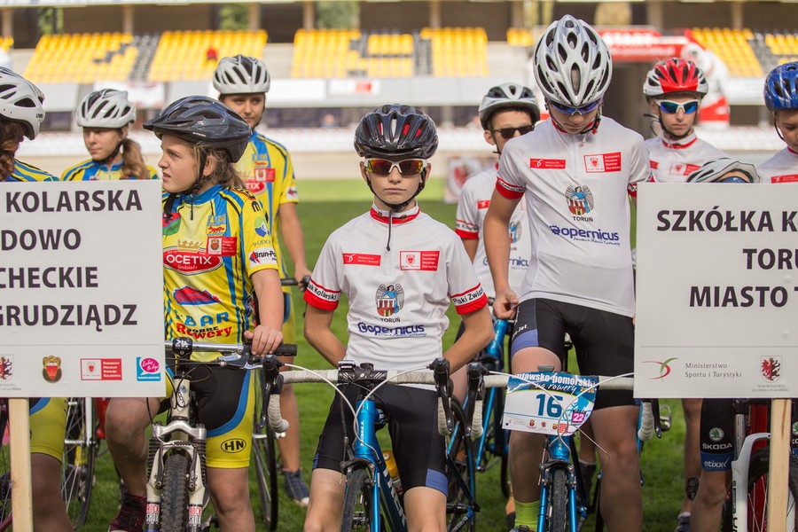 Prezentacja szkółek kolarskich na toruńskiej Motoarenie, fot. Szymon Zdziebło/Tarantoga.pl