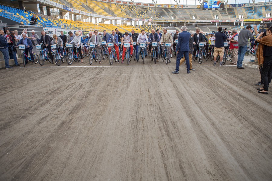 Prezentacja szkółek kolarskich na toruńskiej Motoarenie, fot. Szymon Zdziebło/Tarantoga.pl