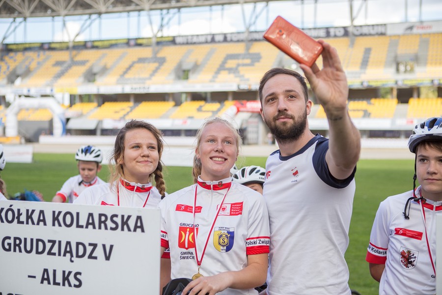 Prezentacja szkółek kolarskich na toruńskiej Motoarenie, fot. Szymon Zdziebło/Tarantoga.pl