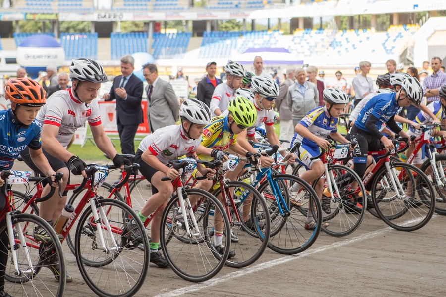 Prezentacja szkółek kolarskich na toruńskiej Motoarenie, fot. Szymon Zdziebło/Tarantoga.pl