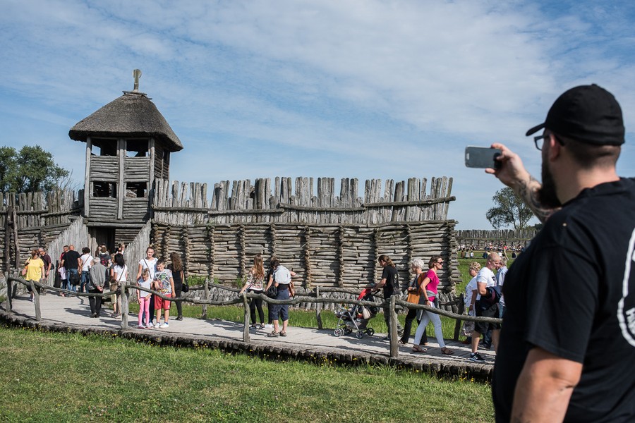 17.09.2016r., XXII Festyn Archeologiczny w Biskupinie pt. „BISKUPIN ARCHEO - FASHION WEEK”, fot. Tymon Markowski