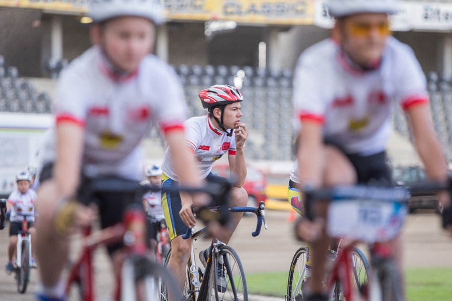 22.09.2016r., Prezentacja szkółek kolarskich na toruńskiej Motoarenie, fot. Szymon Zdziebło/tarantoga.pl