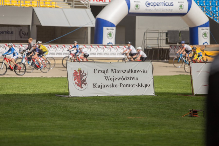 22.09.2016r., Prezentacja szkółek kolarskich na toruńskiej Motoarenie, fot. Szymon Zdziebło/tarantoga.pl