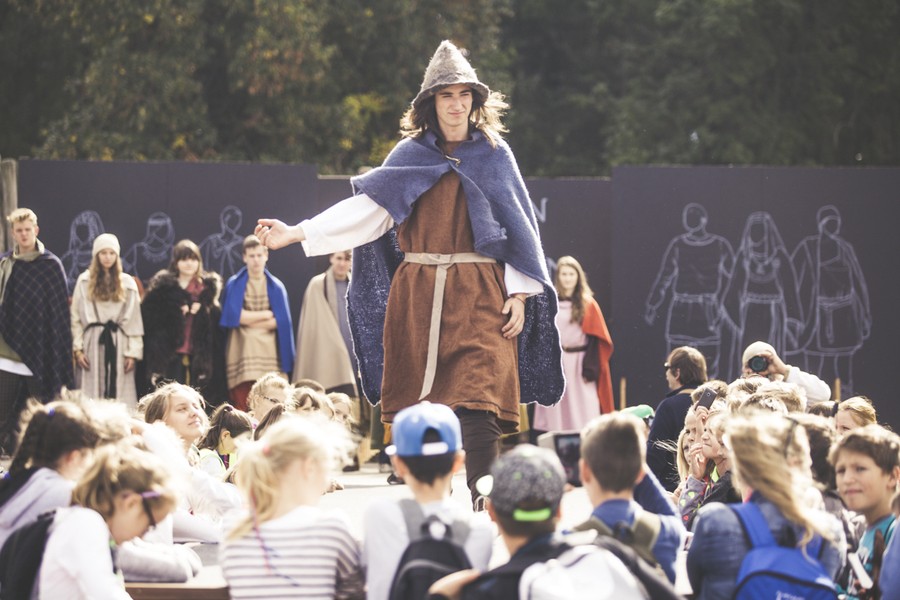 XXII Festyn Archeologiczny w Biskupinie pt. „BISKUPIN ARCHEO - FASHION WEEK”, fot. Andrzej Goiński