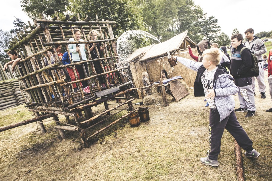 XXII Festyn Archeologiczny w Biskupinie pt. „BISKUPIN ARCHEO - FASHION WEEK”, fot. Andrzej Goiński
