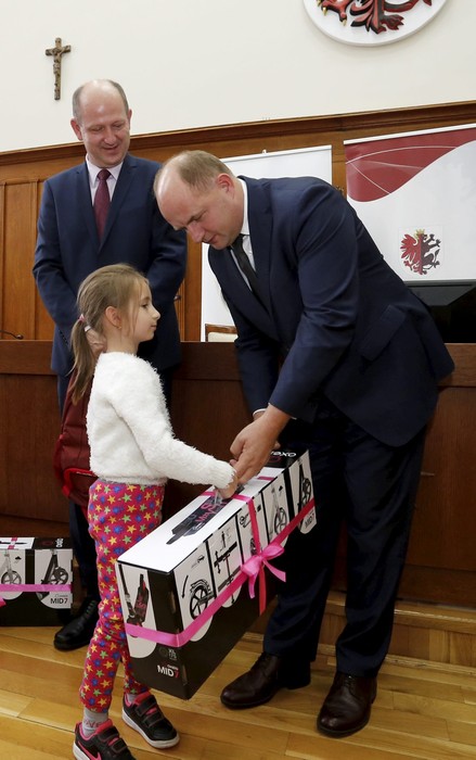 Wręczenie nagród w konkursie „Tu jest super – tu jest bezpiecznie”, fot. Mikołaj Kuras