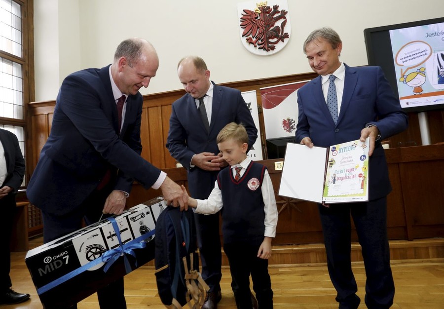 Wręczenie nagród w konkursie „Tu jest super – tu jest bezpiecznie”, fot. Mikołaj Kuras