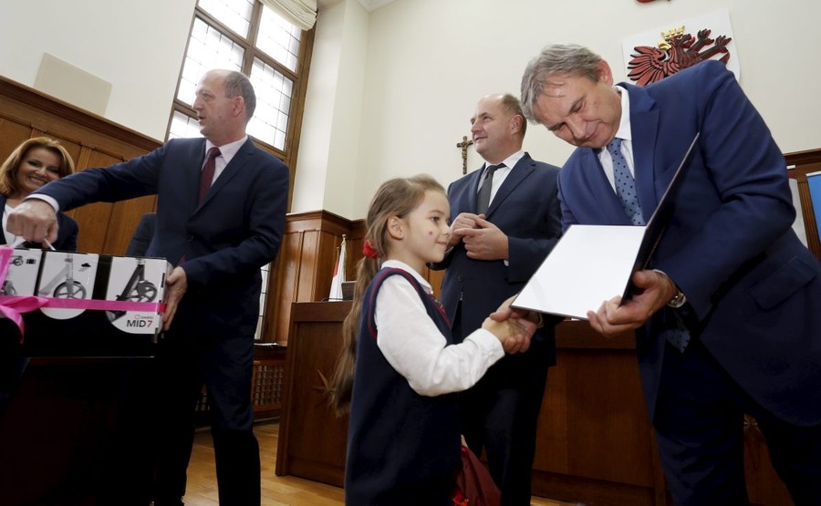 Wręczenie nagród w konkursie „Tu jest super – tu jest bezpiecznie”, fot. Mikołaj Kuras