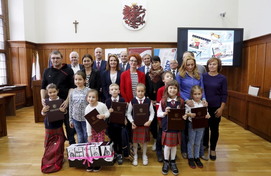 Mali laureaci konkursu „Tu jest super – tu jest bezpiecznie”, fot. Mikołaj Kuras