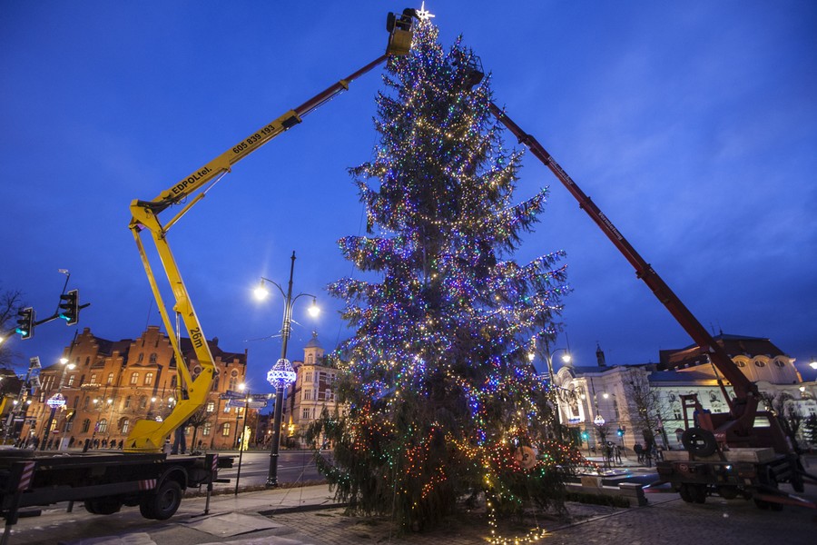 Świąteczne dekoracje przed Urzędem Marszałkowskim, fot. Andrzej Goiński