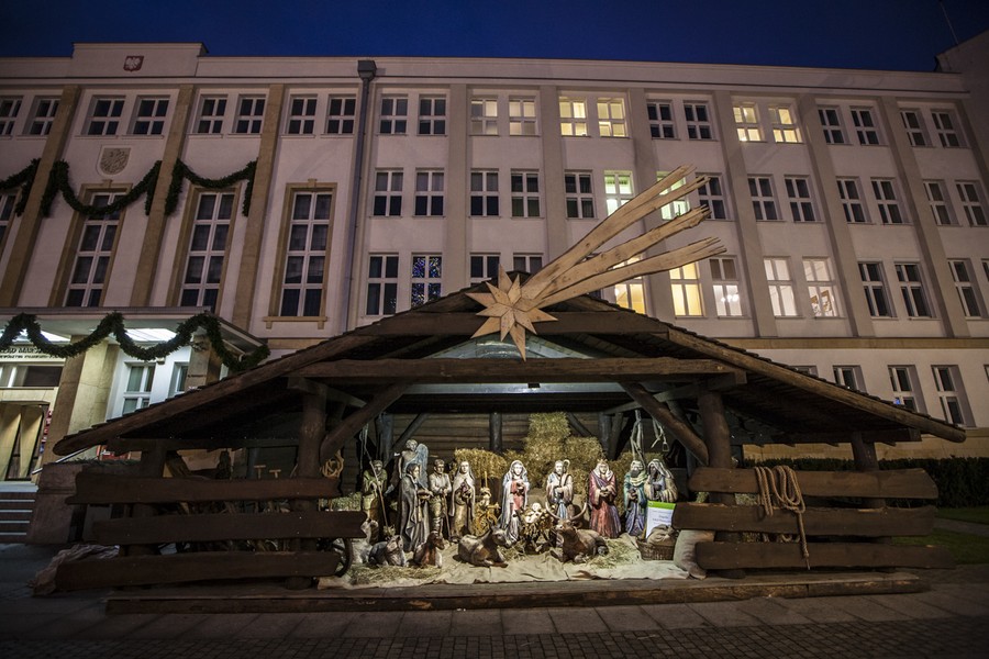 Świąteczne dekoracje przed Urzędem Marszałkowskim, fot. Andrzej Goiński